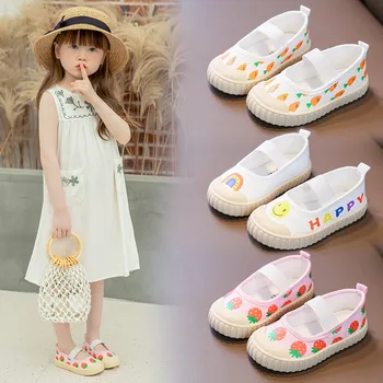 Весенняя детская обувь 2023 года, новая корейская версия для девочек, повседневная нескользящая дышащая милая повседневная парусиновая обувь с мультяшным принтом